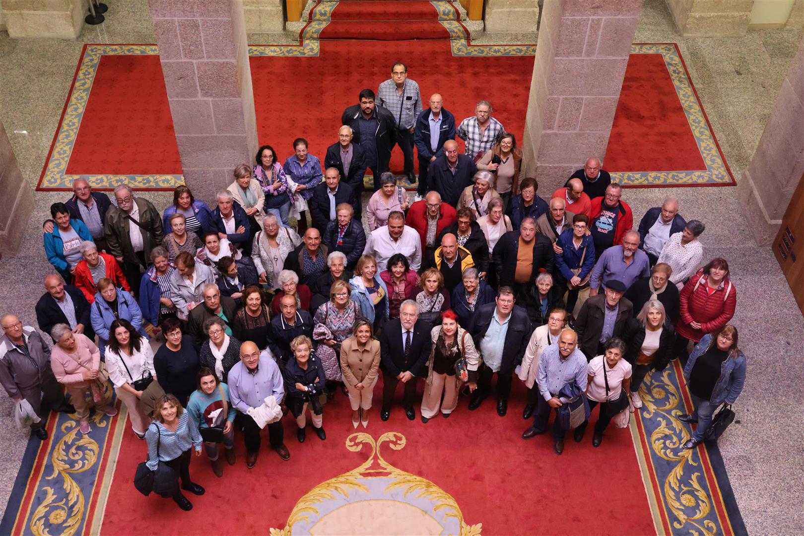 Integrantes de asociacións de veciños de Ourense visitan o Parlamento de Galicia